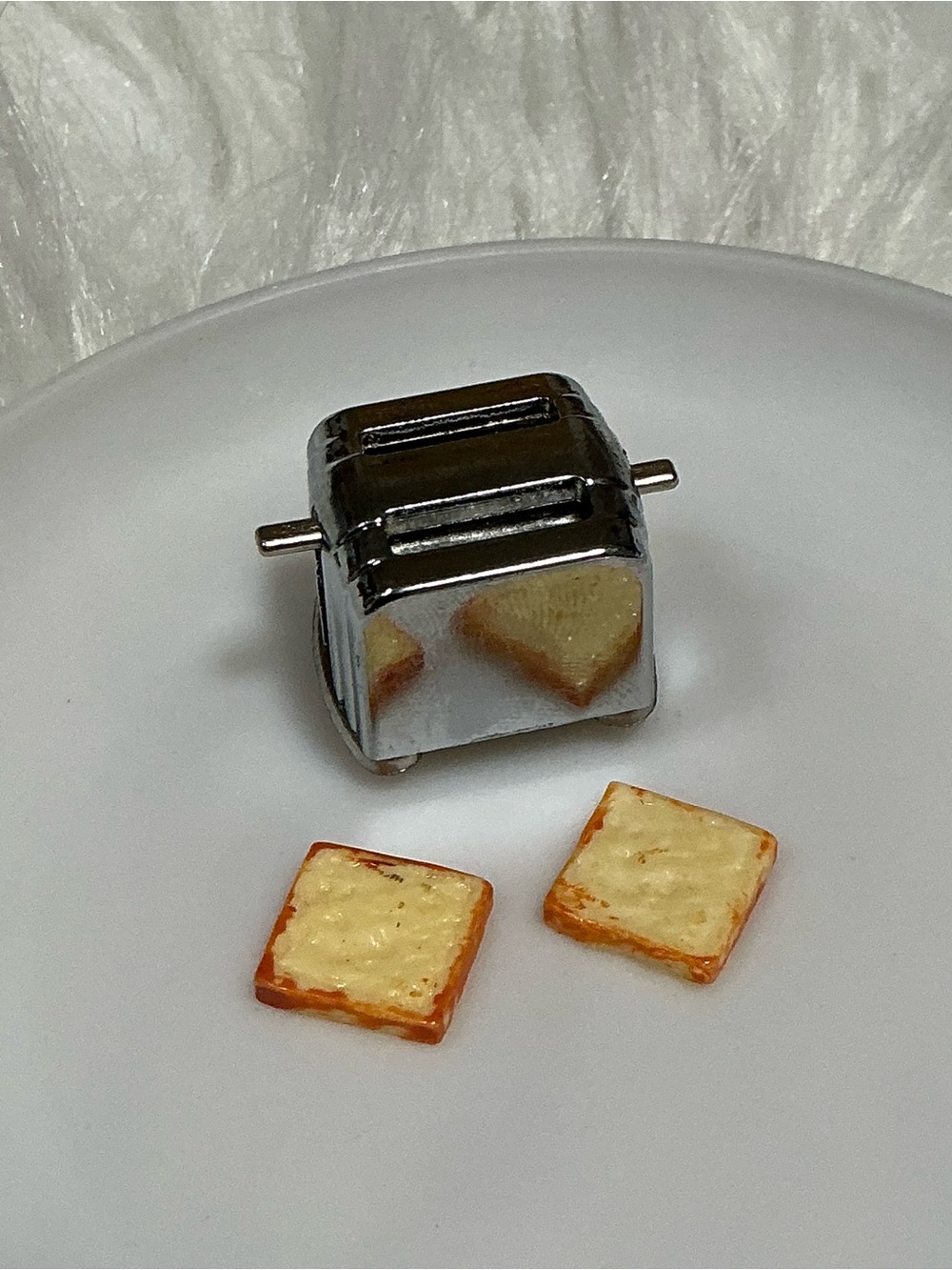 3pc miniature toaster and two slices of toast dollhouse kitchen accessories